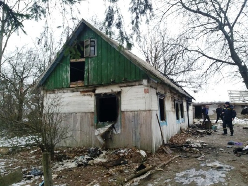 На Житомирщине подросток спас пенсионерку из горящего дома (ФОТО)