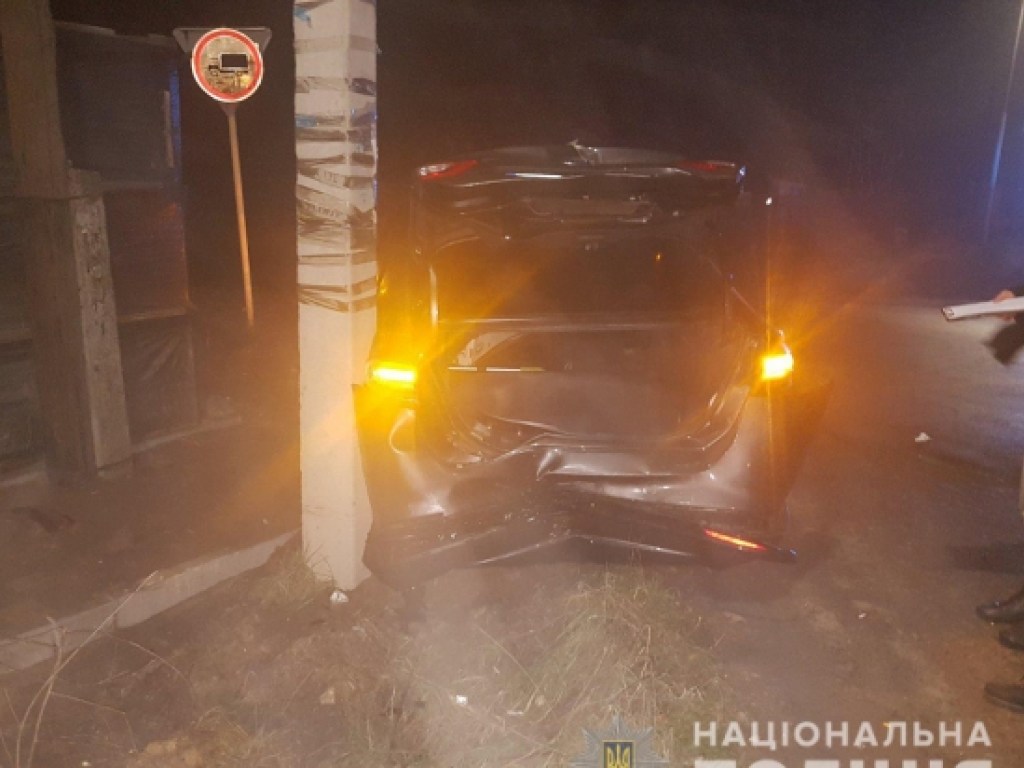 На Закарпатье пьяный водитель Geely ударил Fоrd, который потом влетел в столб (ФОТО)