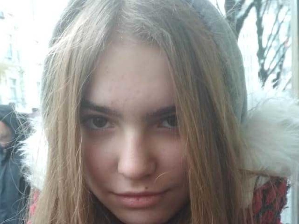Ушла гулять и не вернулась: в Киеве пропала девочка Альбина (ФОТО)