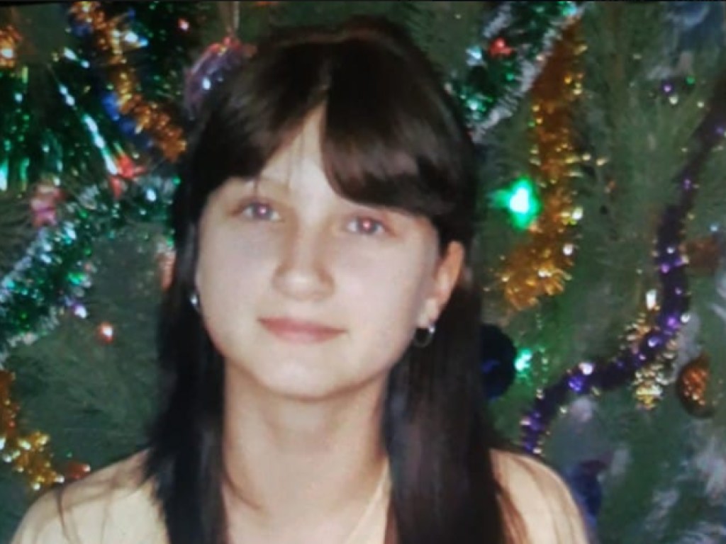 Гуляла с подругой и не пришла домой: В Харькове пропала 15-летняя девочка (ФОТО)