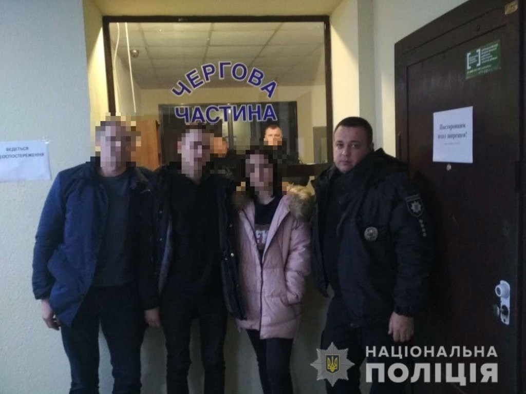 В Киеве влюблённые подростки сбежали из дома: изменили внешность и работали в Одесской области (ФОТО)
