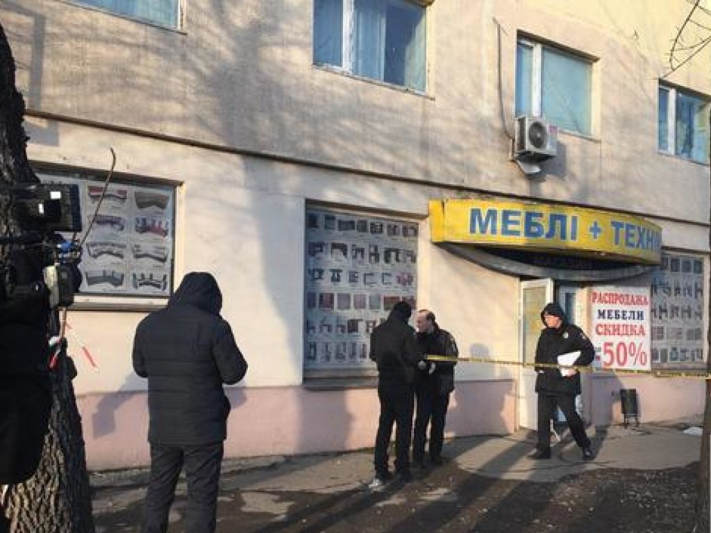 В Кривом Роге преступник выстрелил женщине-продавцу в глаз (ФОТО)