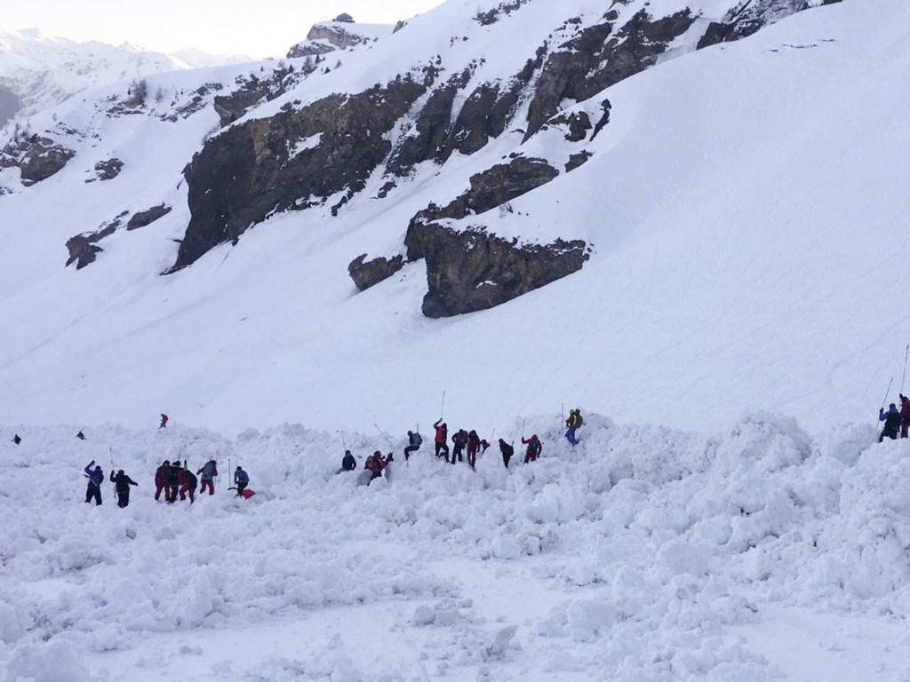 ГСЧС предупредила об опасности схождения лавин в Карпатах