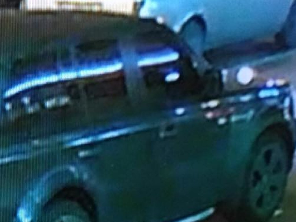 Под Киевом водитель Range Rover дерзко ограбил продуктовый магазин (ФОТО)