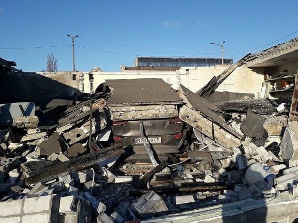 В Кременчуге прогремел взрыв в кооперативе: развалило три гаража (ФОТО)