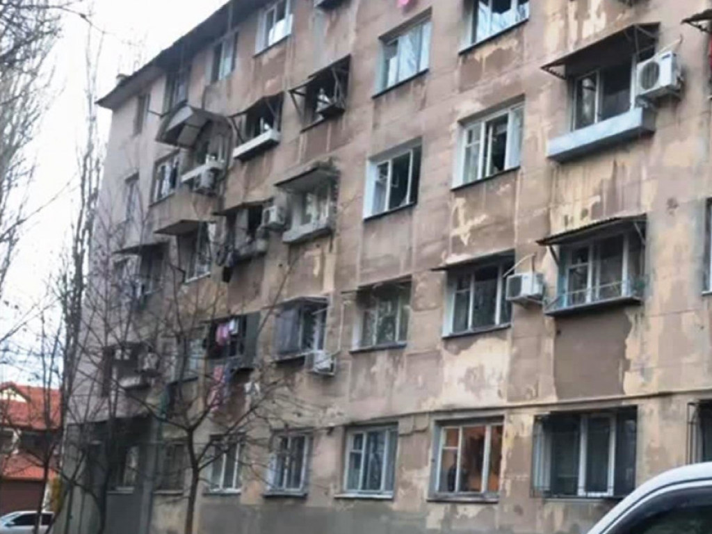 Пострадали 3 человека: в одесском общежитии пьяный мужчина взорвал гранату (ФОТО, ВИДЕО)