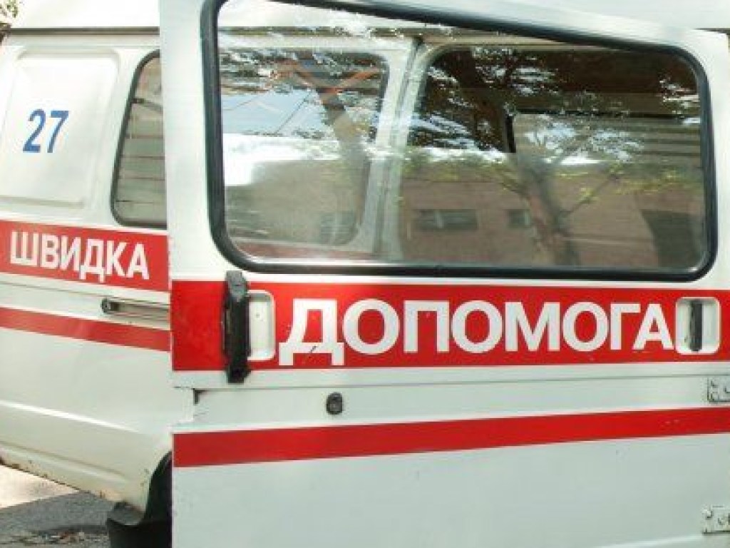 В Харькове пьяный мужчина напал на врача «скорой помощи»: медика госпитализировали