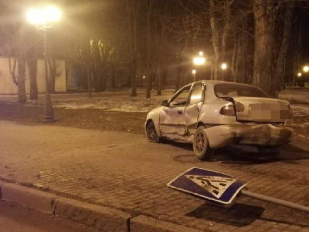 В Харькове столкнулись Daewoo и ВАЗ: есть пострадавшие (ФОТО)