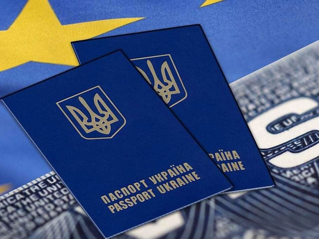 Украинцы стали меньше оформлять биометрические паспорта