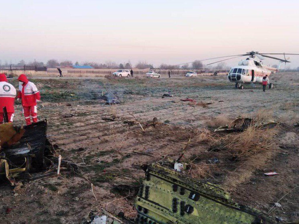 Авиакатастрофа «Боинга»: в посольстве Украины и Иране назвали основные версии причин трагедии