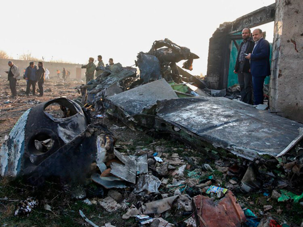 Авиакатастрофа в Иране: Мужчина ждал жену в «Борисполе» и услышал о крушении самолета от журналистки (ФОТО)