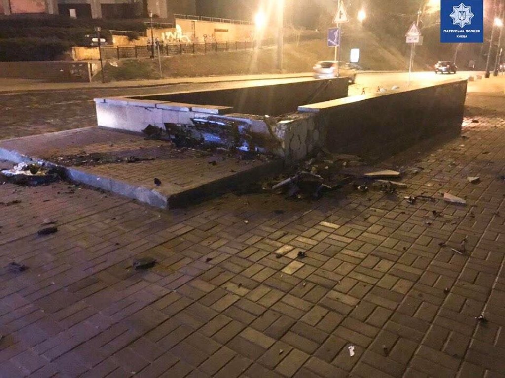 «Пьяный и без прав»: в Киеве горе-водитель повредил здание Национальной филармонии (ФОТО)