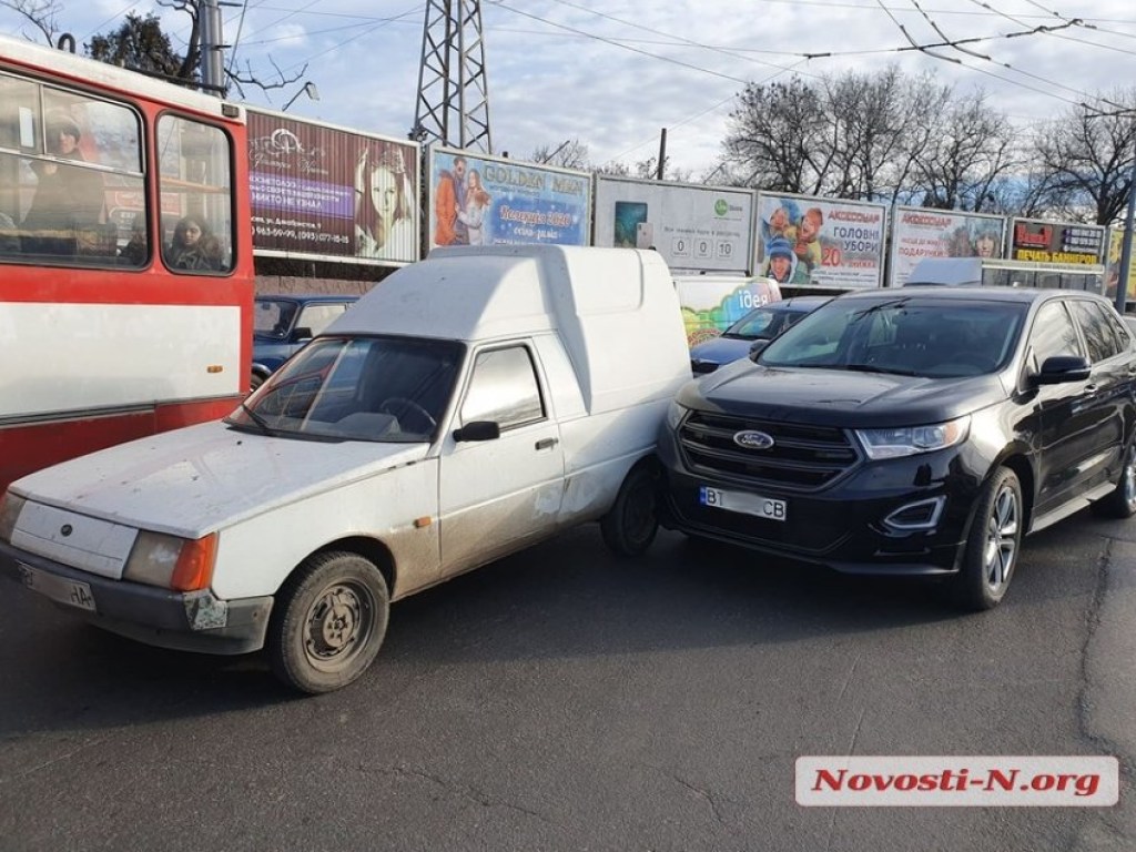 В результате трех ДТП в Николаеве повреждены 6 автомобилей (ФОТО)