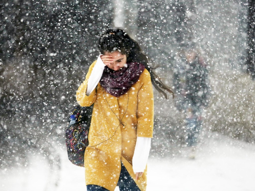 Синоптик: в пятницу датский циклон «вернет» в Украину снежную зиму (КАРТА)