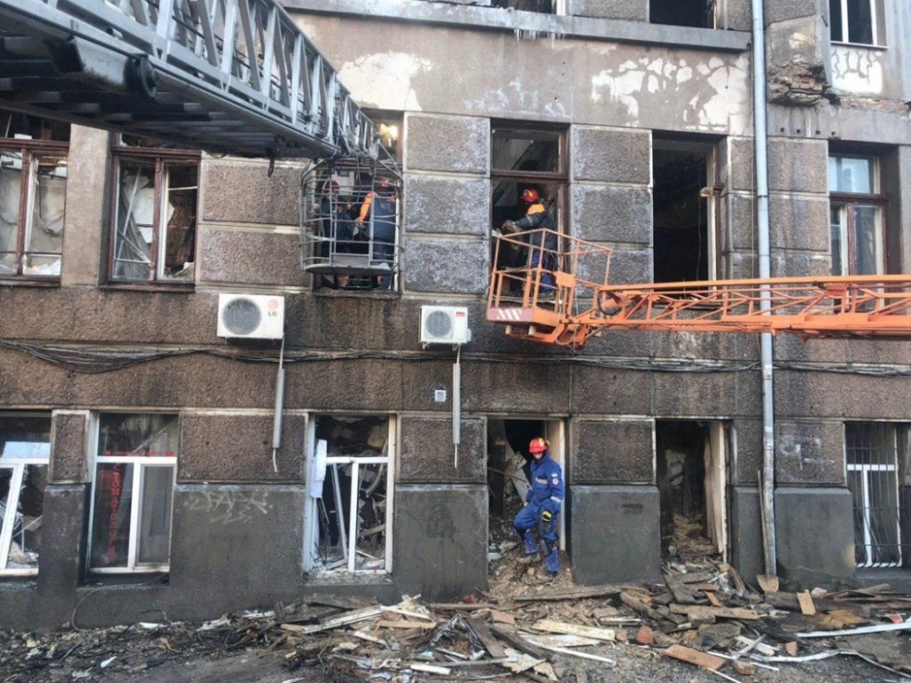 Пожар в Одесском колледже: суд арестовал имущество учреждения, где погибли 16 человек