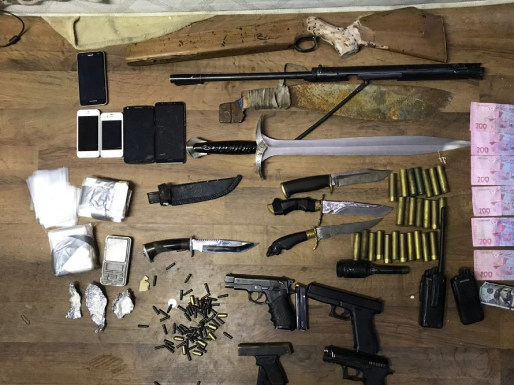 В Киевской области в доме вора обнаружили склад оружия (ФОТО)