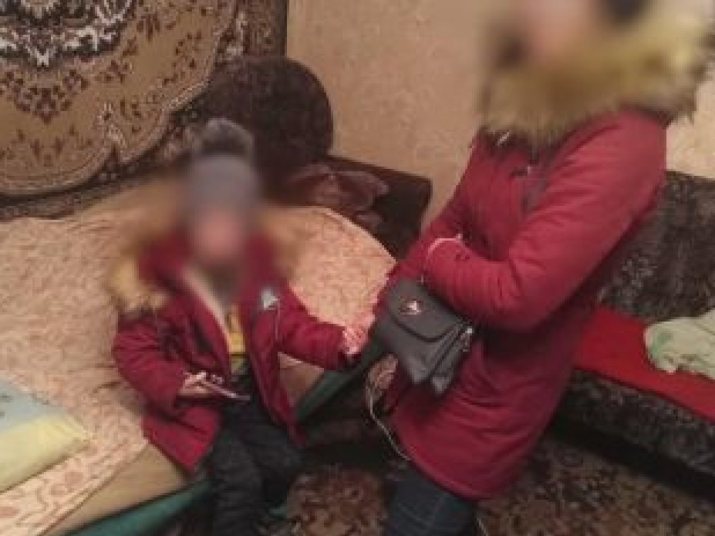 В Херсоне полиция забрала у матери-скандалистки двух детей (ФОТО)