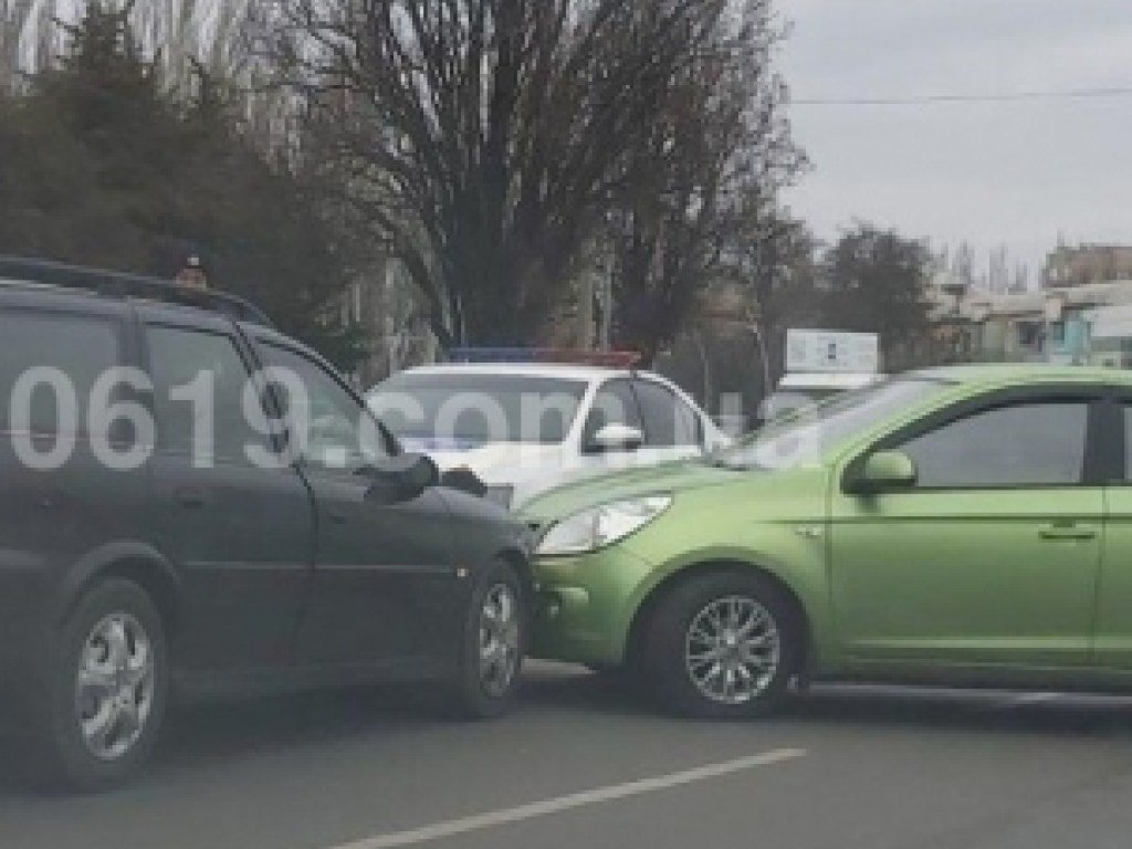 В Мелитополе столкнулись два авто (ФОТО)