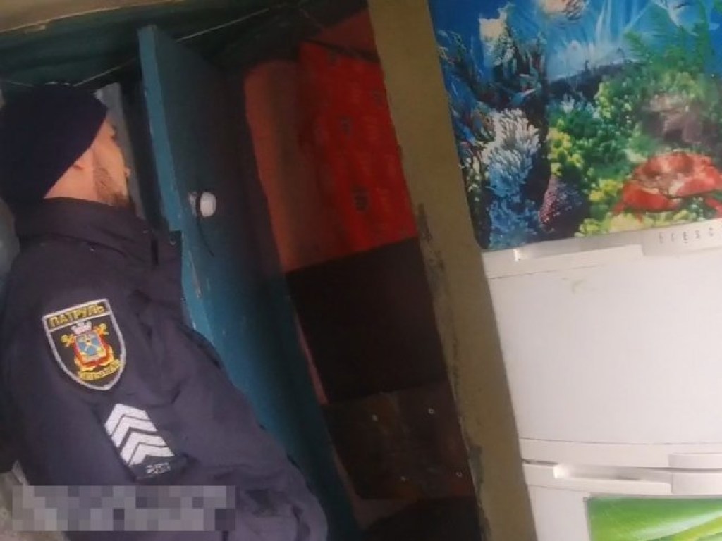 В Николаеве 22-летний неадекват отбивался от патрульных и грозил перерезать вены (ФОТО)