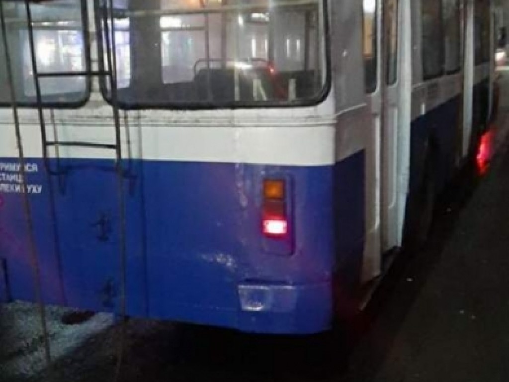 В Черкассах женщина травмировалась, упав под троллейбус (ФОТО)