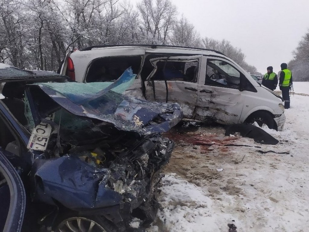 В серьезном ДТП в России погибли трое украинцев, семеро получили травмы (ФОТО)