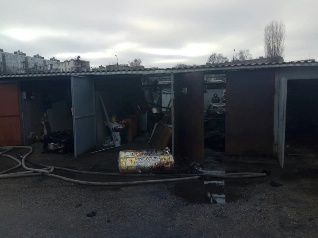 В Харькове горел гаражный кооператив: есть погибший (ФОТО)