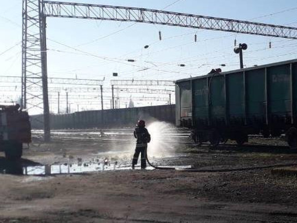 Горели мешки с серой: в Одесской области произошел пожар в грузовом поезде (ФОТО)