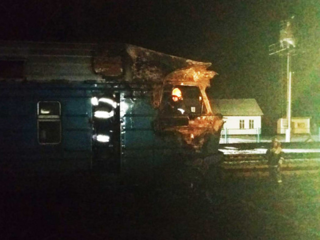 В Харьковской области в дизель-поезде вспыхнула кабина машиниста (ФОТО)