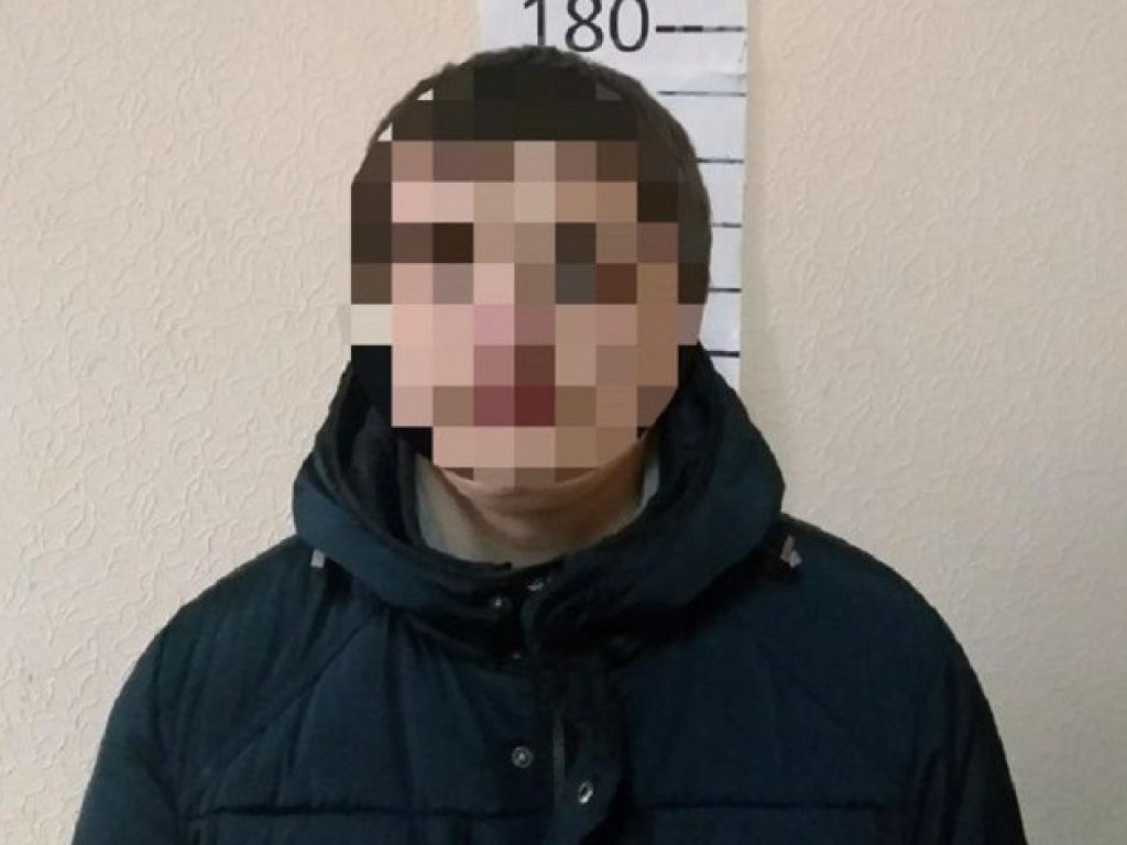 Мужчина в Киеве выдал кассиру фальшивые гривны: злоумышленника задержали (ФОТО)