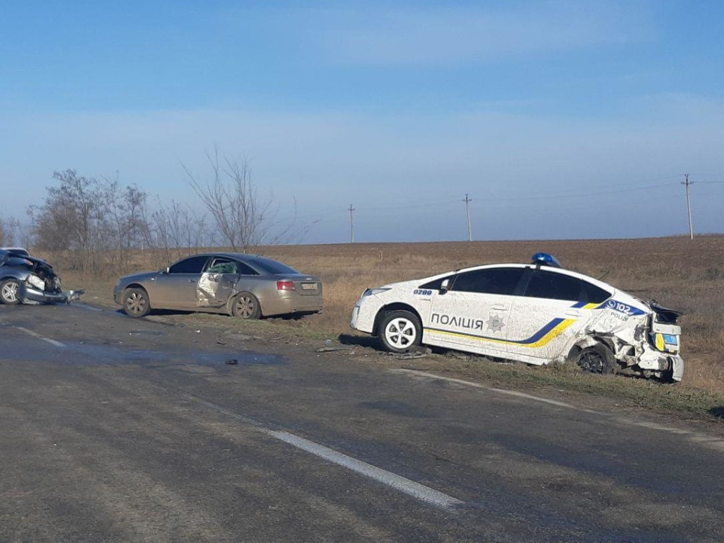 На трассе Харьков-Симферополь авто полиции и «скорая» угодили в аварию (ФОТО, ВИДЕО)