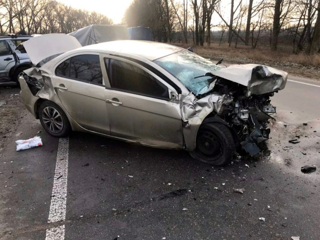 Серьезное ДТП под Киевом: столкнулись Subaru и Chevrolet (ФОТО)