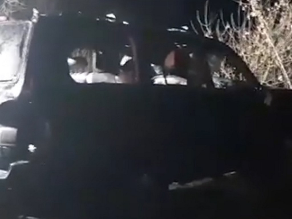 Погибли трое взрослых и ребенок: под Днепром Toyota Land Cruiser вылетел с дороги в водоем (ФОТО, ВИДЕО)