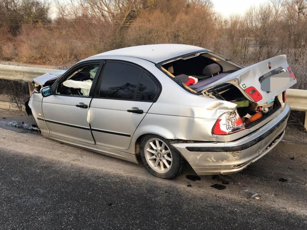 В Винницкой области столкнулись Toyota и BMW: травмировалась пожилая пассажирка (ФОТО)