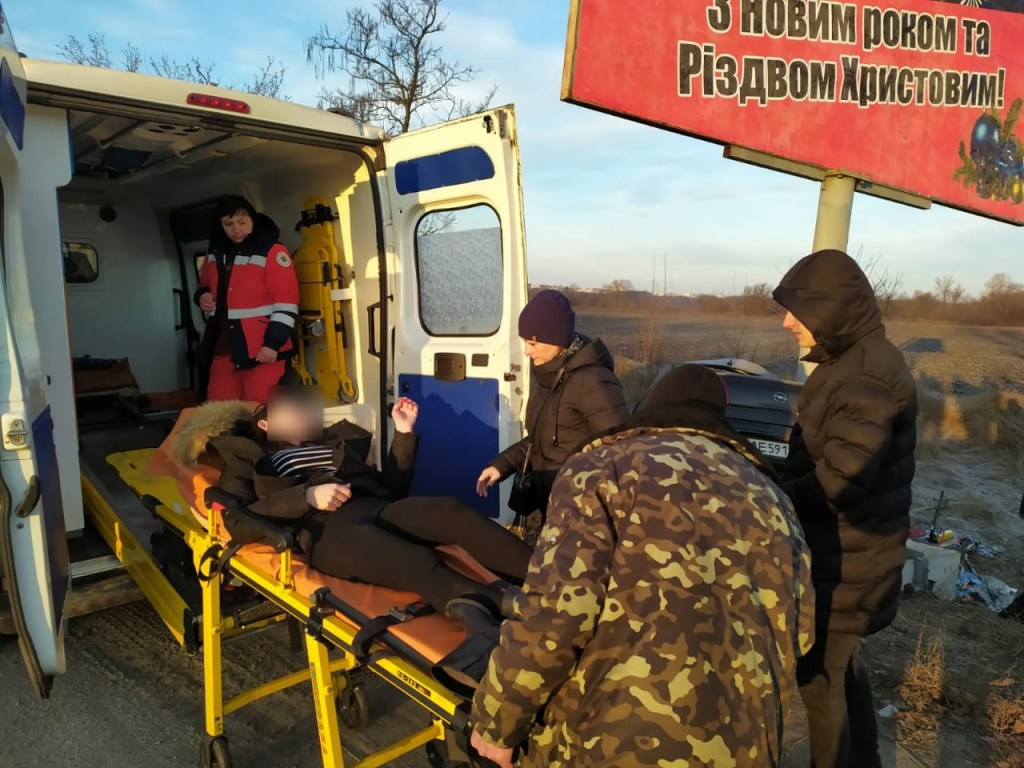 ДТП под Днепром: спасателям пришлось вытаскивать девушку из поврежденной машины (ФОТО)