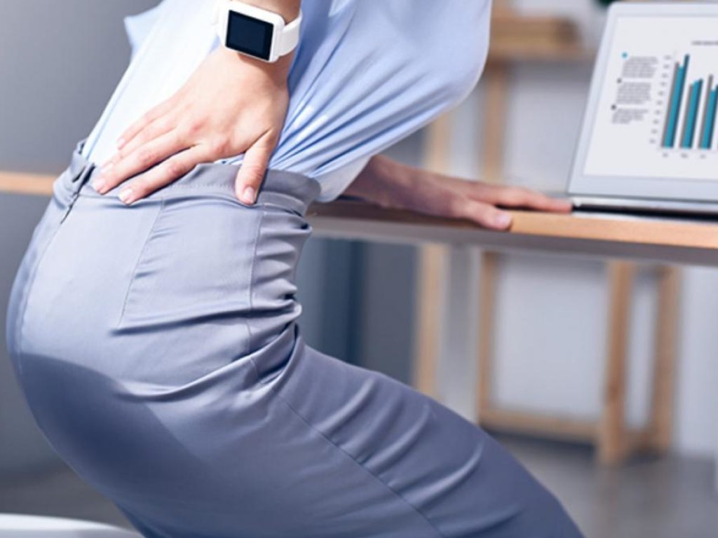 Медик дал советы, как предотвратить боли в спине при сидячей работе