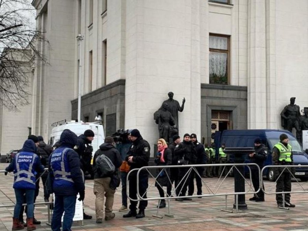 Силовики усилили меры безопасности в центре Киева (ФОТО, ВИДЕО)
