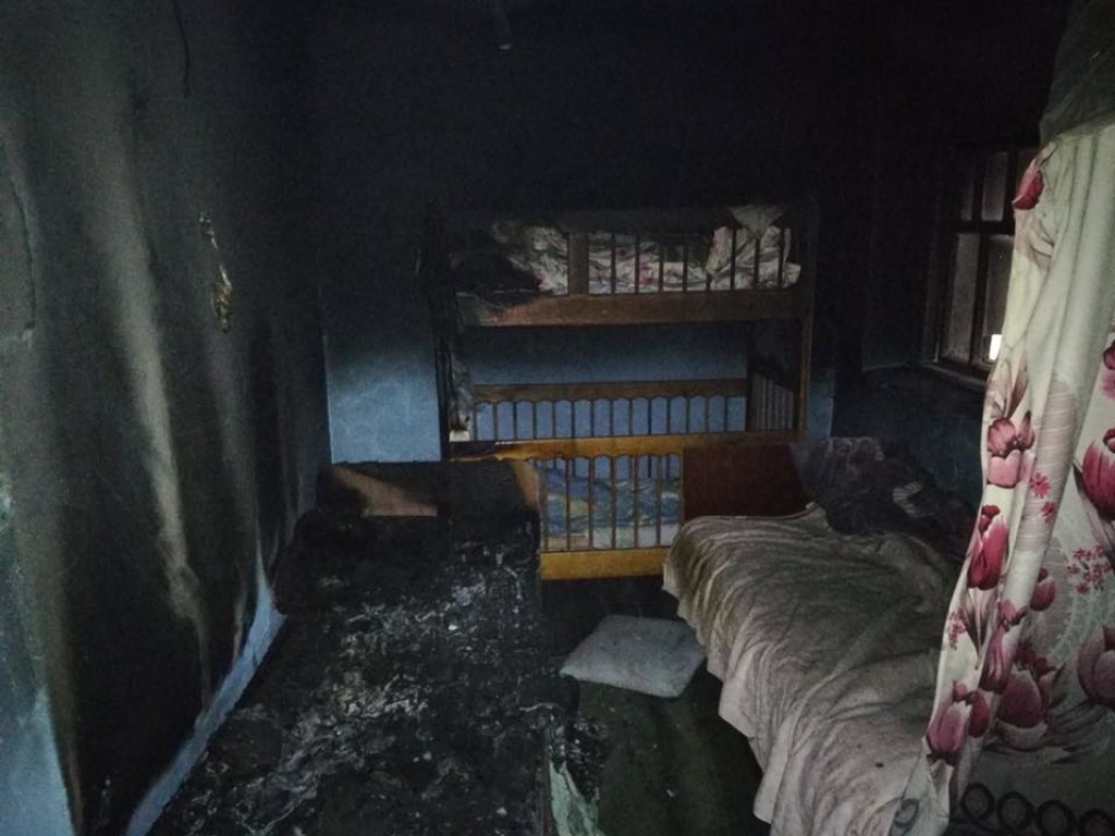 Курил в постели: На Киевщине угорели молодой отец и его двое маленьких детей (ФОТО)