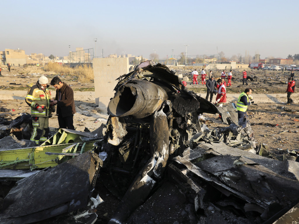 Крушение самолета в Иране: Эксперты идентифицировали первое тело украинца