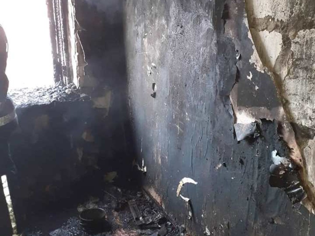 В Черноморске горел 5-этажный дом: погиб мужчина (ФОТО)