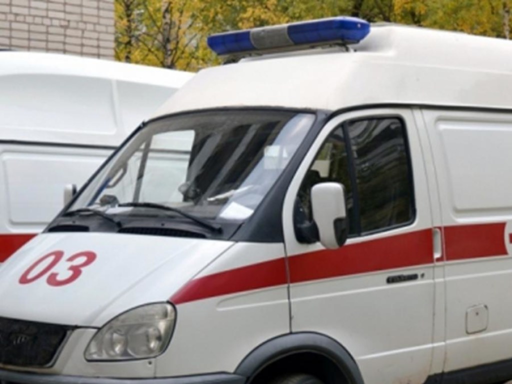 Мальчика госпитализировали: В Киеве в поликлинике на ребенка упали двери &#8212; полиция