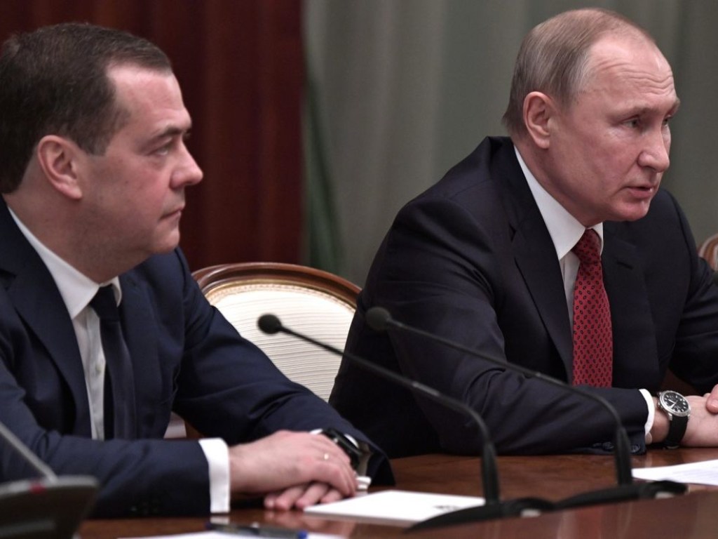 Отставка правительства РФ: Медведев не только останется в команде Путина, но и укрепит в ней свои позиции – эксперт