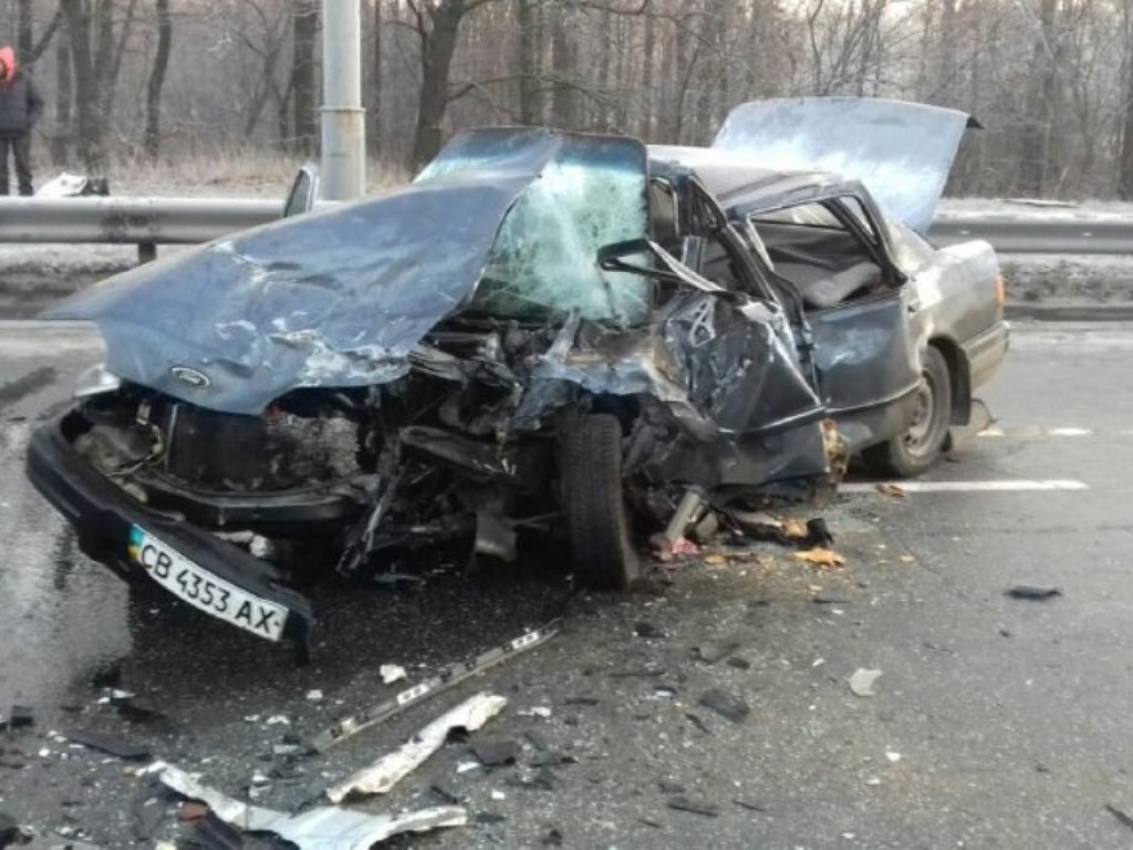 В Киеве столкнулись два автомобиля: погиб водитель одного авто, у другого водителя – травма головы (ФОТО, ВИДЕО)