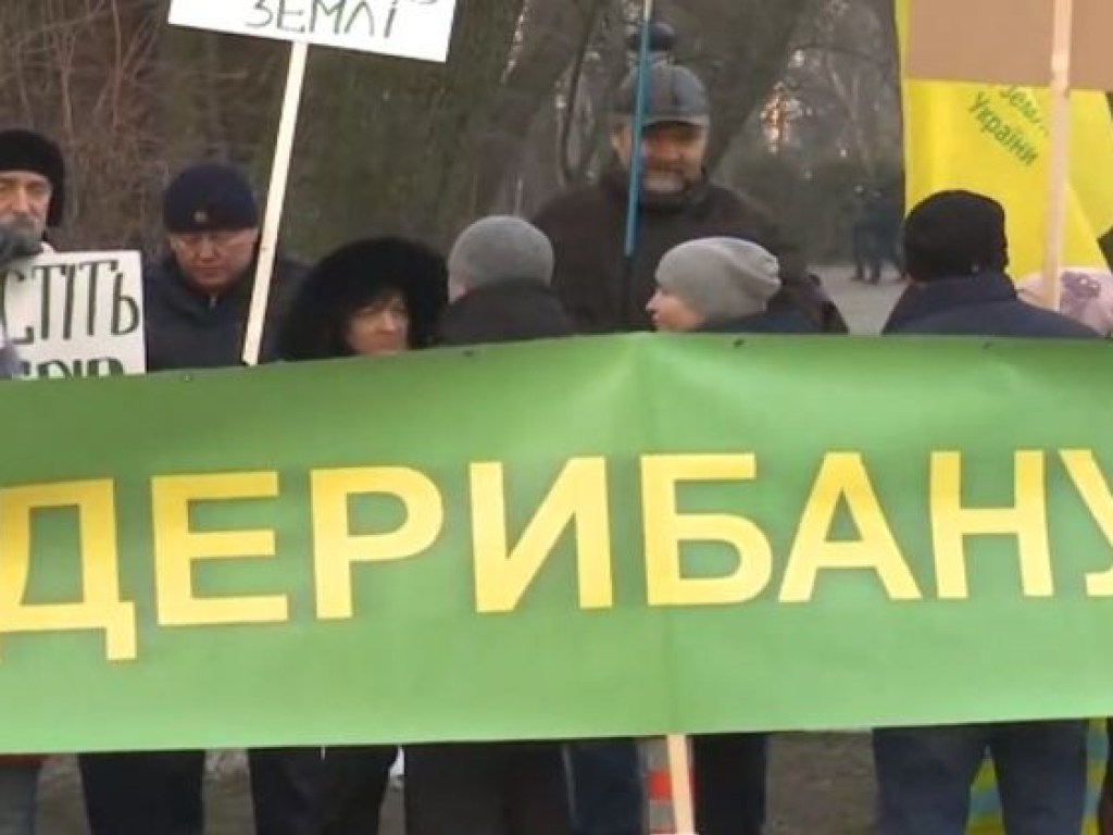 Украинцы – против рынка земли: возле дома Зеленского собрались протестующие (ФОТО)