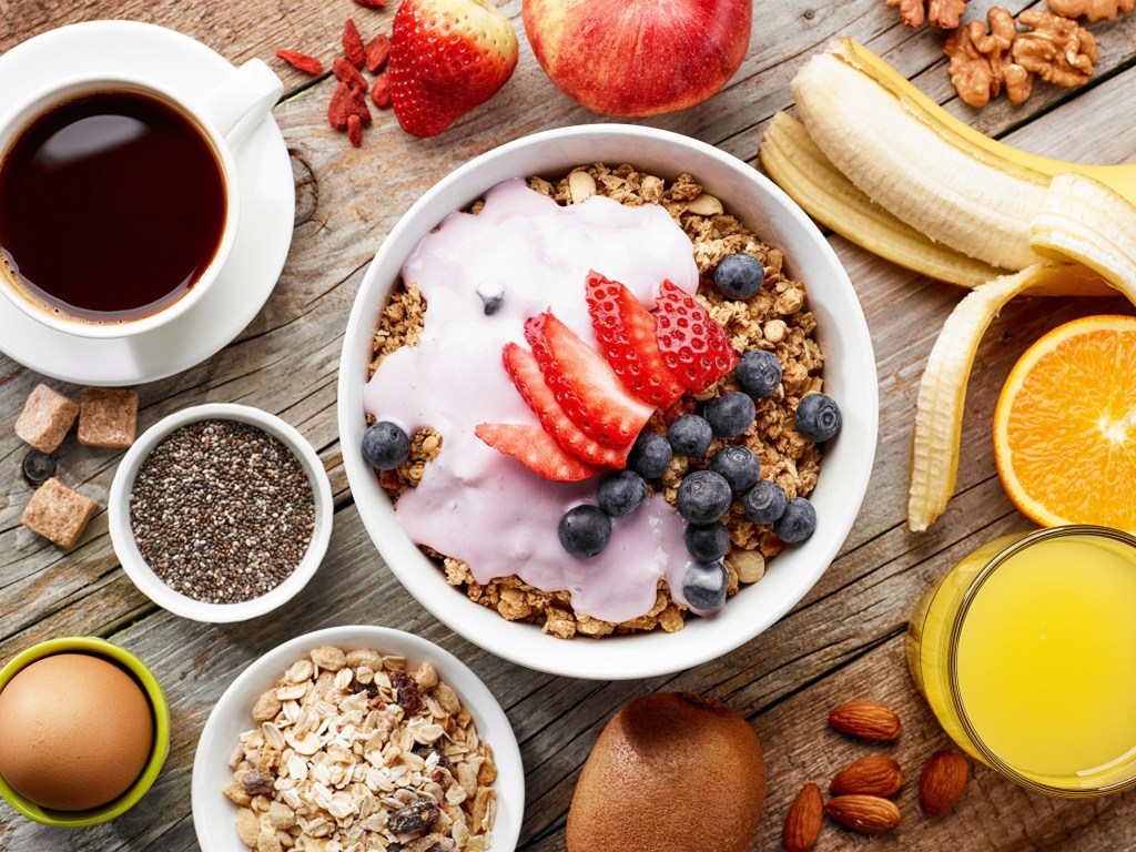 Диетологи рассказали, какие продукты не стоит есть на завтрак