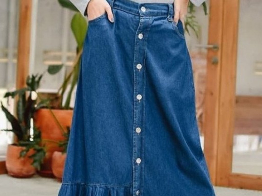 Мода- 2020: в тренде джинсовые юбки с дырками и лоскутки (ФОТО)