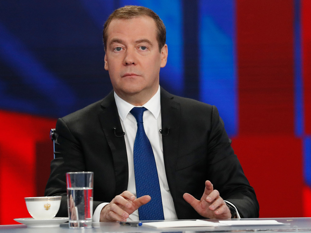 «Почетная отставка»: российскому народу Медведев давно уже надоел &#8212; эксперт