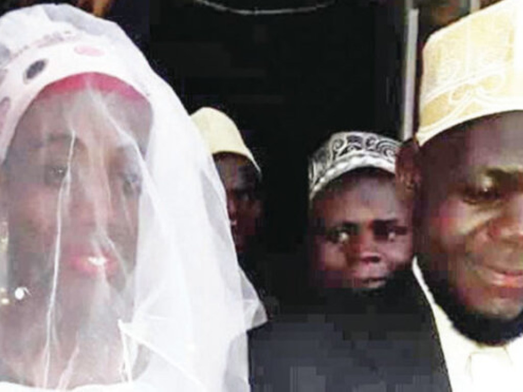 В Уганде священник случайно женился на мужчине (ФОТО)