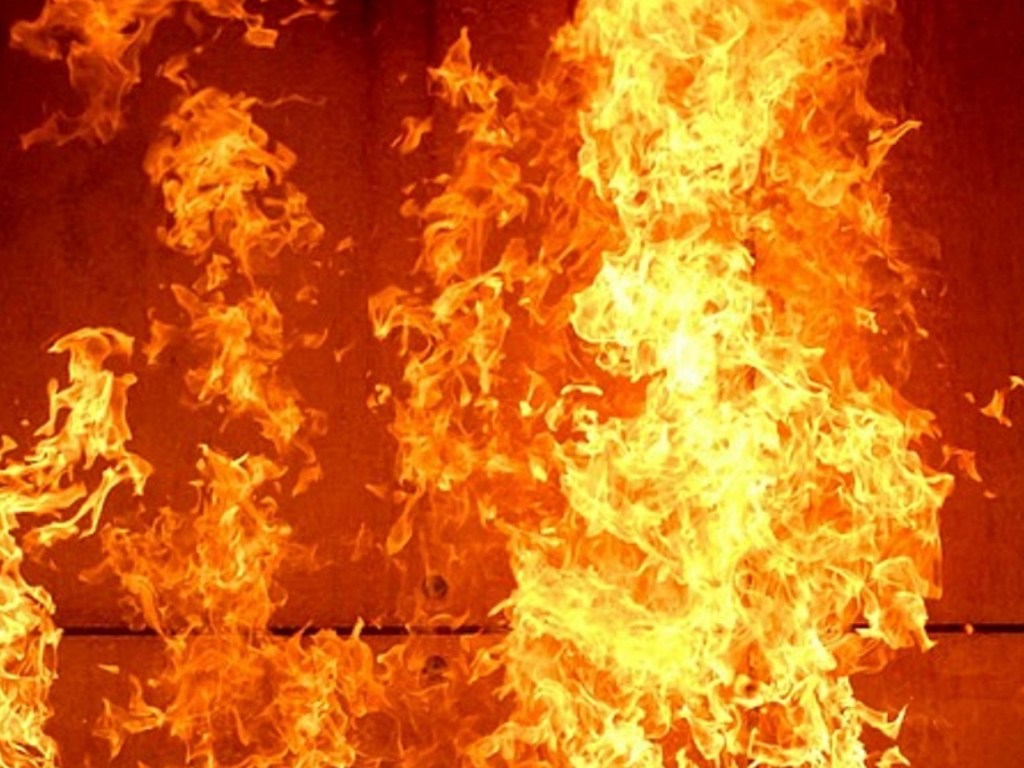 Во Львове произошел пожар в ТРЦ: посетителей срочно эвакуировали (ВИДЕО)
