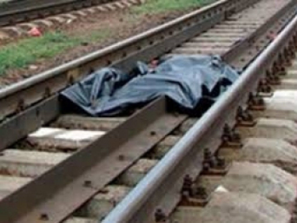 В Запорожской области 31-летний мужчина свел счеты с жизнью, бросившись под поезд (ФОТО)