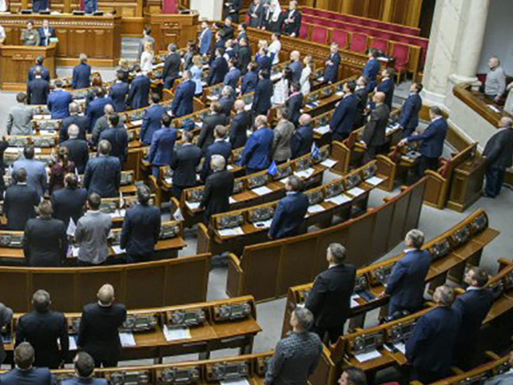 Рада сегодня проголосует за сокращение народных депутатов – эксперт